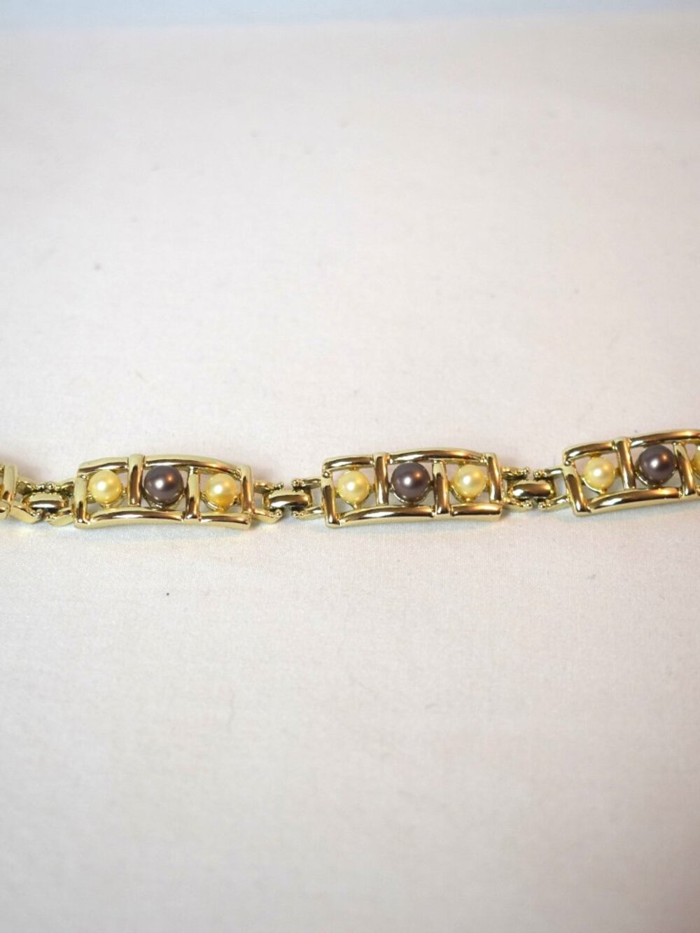 Vintage Sarah Coventry Goldtone and Faux Pearl Link Bracelet